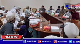 Sejumlah ulama' saat menyampaikan aspirasinya kepada anggota DPRD Sampang.