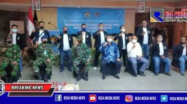 Pengurus PWI Bandung Barat pose bersama dengan Forkopimda usai resmi dikukuhkan.