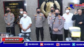 Kapolri Jenderal Listyo Sigit Prabowo didampingi Menpora Zainudin Amali saat menyampaikan diizinkannya kompetisi sepak bola kepada awak media, di Mabes Polri.