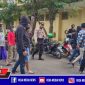 Sejumlah warga Gili Anyar, Kamal, saat mendatangi kantor DPRD Bangkalan.