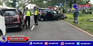 Kecalakaan di Akses Suramadu Mobil Inova Rinsek