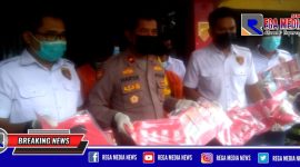Polsek Asemrowo tunjukkan barang bukti narkotika jenis sabu-sabu yang berhasil diamankan dari tangan tersangka.
