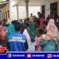 Tampak warga antusias mendatangi rumah seorang balita yang ditemukan meninggal dunia didalam saluran pembuang.