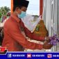 Bupati Aceh Selatan (Tgk Amran) saat memotong pita dalam rangka peresmian salah satu UPTD Puskesmas di Kecamatan Kluet Utara.