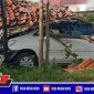 Tampak mobil Inova warna putih seruduk langgar milik warga di Tanjung Bumi Bangkalan.