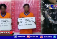 Dua pelaku penggelapan motor saat diamankan tim anti bandit di Mapolsek Gayungan, Surabaya.