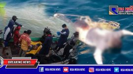 Mayat mengapung, Satpolairud bersama warga saat mengevakuasi mayat yang ditemukan mengapung.