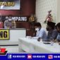 Aliansi LSM di Sampang saat audiensi ke Mapolres Sampang terkait proyek yang berujung OTT terhadap dua oknum LSM.