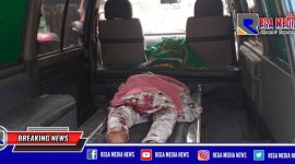 Korban berada didalam ambulance, saat hendak dibawa ke RSUD Soetomo Surabaya.