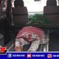 Korban berada didalam ambulance, saat hendak dibawa ke RSUD Soetomo Surabaya.