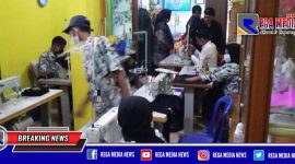 Sejumlah siswa-siswi saat mengikuti pelatihan menjahit di LKP Handayani.