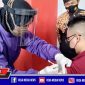 Plt Walikota Cimahi (Ngatiyana) meninjau langsung vaksinasi pedagang Pasar Atas Baru Kota Cimahi.