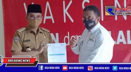 Rektor Universitas Trunojoyo Madura (Muh. Syarif) bersama Bupati Bangkalan (R. Abdul Latif Amin Imron).
