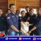 Didampingi seluruh anggota PWS, Ahmad Juma'adi saat menyerahkan berkas/dokumen kepada Abdus Salam sebagai Ketua PWS periode 2021-2023.