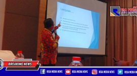 Ketua SMSI Jawa Timur (H. Samiaji Makin Rahmad) saat memberikan pemaparan tentang jurnalis dalam rapat evaluasi Rega Media.