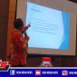 Ketua SMSI Jawa Timur (H. Samiaji Makin Rahmad) saat memberikan pemaparan tentang jurnalis dalam rapat evaluasi Rega Media.