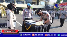 Suasana saat berlangsungnya serah terima jabatan dua perwira Polres Pelabuhan Tanjung Perak, Surabaya.