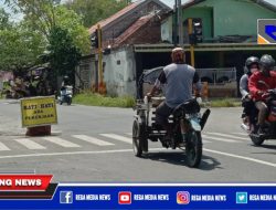 Drum Multifungsi, Hambat Pengendara Pertanda Jalan Rusak di Sampang