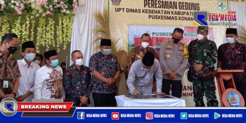 Bupati Bangkalan (R. Abd. Latif Amin Imron) didampingi Forkopimda saat meresmikan Puskesmas Konang.