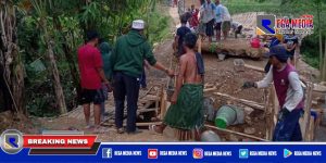 Warga Perbaiki Sendiri, Jembatan Ambruk di Pamekasan Hanya Dilirik Orang Dinas