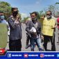 Kapolres Bangkalan (AKBP Didik Hariyanto) saat menemui jurnalis yang melakukan aksi solidaritas atas insiden kekerasan terhadap wartawan di Surabaya.