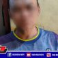 Tersangka (AN) beserta barang buktinya saat diamankan di Mapolsek Pabean Cantikan.