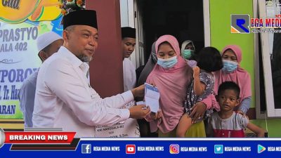 Turut Berduka, Syafiuddin Asmoro Serahkan Buku Tabungan Pada Keluarga Korban KRI Nanggala 402