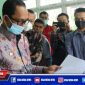 Bupati Aceh Selatan (Tgk Amran) saat meninjau langsung ruangan pojok layanan Asel Hebat (Anak Sehat Lahir Membawa Akta) yang berlokasi di areal RSUD Yuliddin Away Tapaktuan.