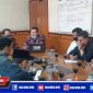 Salah satu LSM di Sampang saat mendatangi kantor DPMD setempat.