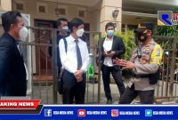 Kapolsek Mulyorejo (AKP Ardi Puboyo) turun langsung amankan gereja.