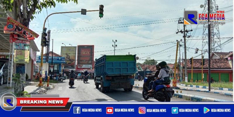 Salah satu traffic light di Jl. Syamsul Arifin, Sampang, tak terpasang cctv.