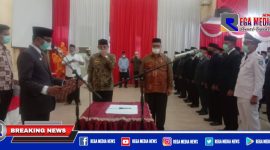 Bupati Aceh Selatan saat prosesi mutasi sejumlah pejabat eselon III dan IV.