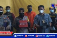 Polisi menunjukkan barang bukti hasil penangkapan terhadap pengedar sabu-sabu.