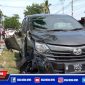 Salah satu kendaraan yang terlibat kecelakaan didepan Pertamina Camplong rusak bagian depan samping.
