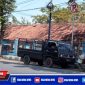 Tertangkap camera, mobil berplat merah dan pick up parkir didekat rambu dilarang parkir didepan pasar srimangunan Sampang.
