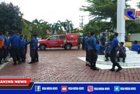 Sejumlah ASN dan Honorer BPBD Aceh Selatan Bidang Damkar saat demo didepan kantor Bupati Aceh Selatan.