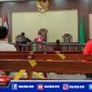 Suasana saat berlangsungnya sidang gugatan praperadilan oknum LSM yang tidak dihadiri Polres Sampang.