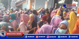 Pungli Ditengah Kerumunan Penerima BPUM Depan Bank BNI Cabang Sampang