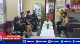Kapolsek Mulyorejo saat menemui para pengurus PSHT dan Pagar Nusa.