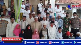 Safarai Ramadhan: Bupati-Wakil Bupati Sampang pose bersama dengan forkopimda dan sejumlah anak yatim.