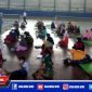 Situasi saat penyaluran Banpres BPUM oleh pihak Bank BNI cabang Sampang kepada penerima di GOR Indoor.