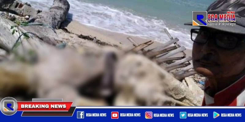 Seorang warga saat melihat kondisi mayat yang ditemukan membusuk dibibir pantai Pulau Mandangin.