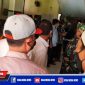 Massa dari empat desa saat menggeledah kantor Bupati Bangkalan.