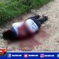 Korban tergeletak bersimbah darah dengan luka bacok dibagian punggung.