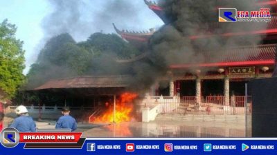 Sam Poo Kong Semarang Terbakar