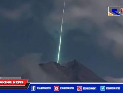 Viral Foto Diduga Meteor Jatuh di Puncak Gunung Merapi