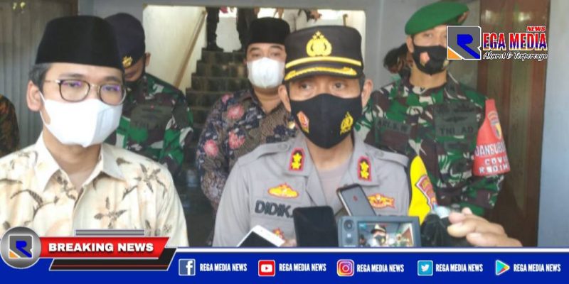 Kapolres Bangkalan didampingi Dandim dan Bupati Bangkalan saat diwawancara awak media.