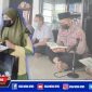 Kapolres Pelabuhan Tanjung Perak (AKBP Ganis Setyaningrum) memberikan santunan anak yatim saat melaksanakan nuzulul qur'an.