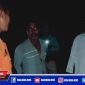 Pihak BPBD Sampang saat berkoordinasi dengan warga disela pencarian korban tenggelam.