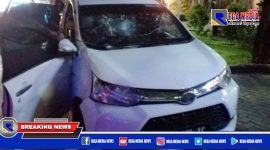 Kondisi mobil salah satu warga Camplong, Sampang, rusak usai diamuk massa.